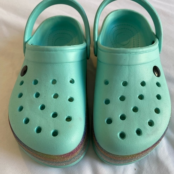 Little Girls Clogs “crocs” with rainbow glitter Platform design. Girls S… - Picture 2 of 5